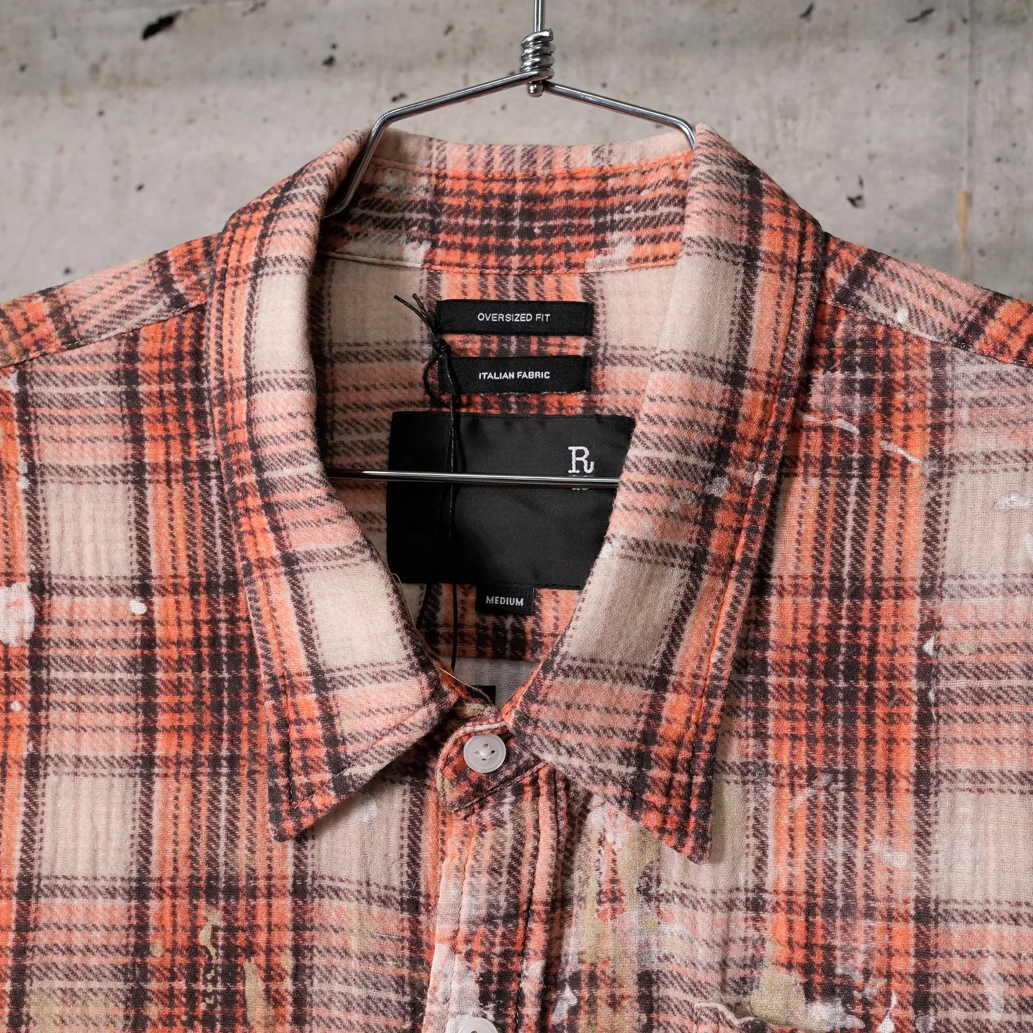 SHREDDED SEAM DROP NECKSHIRT / R472B:ORANGE PLAID WITH PAINT SPLATTER