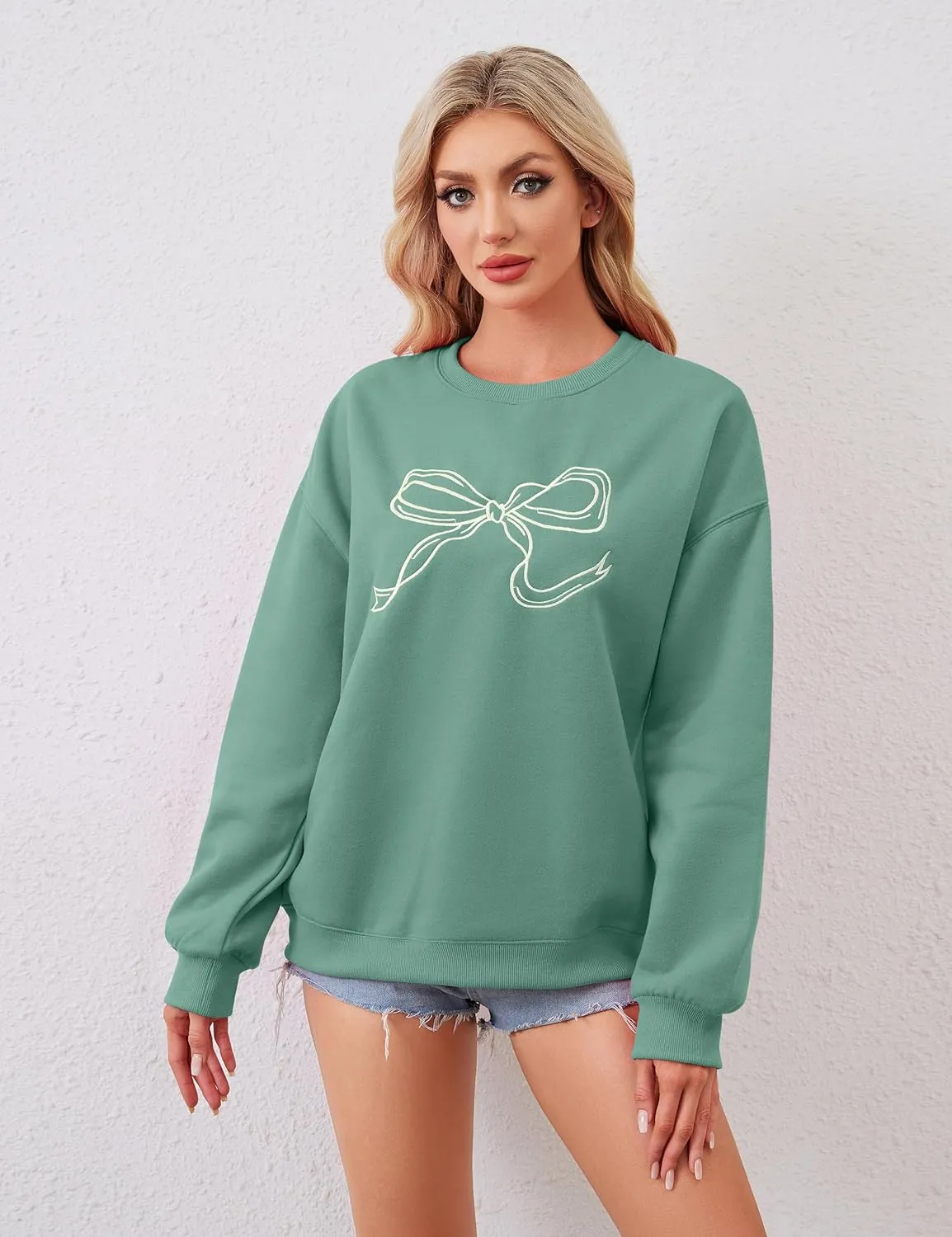 Women Bow Graphic Fleece Sweatshirts Oversized Embroidered Pullover Sweatshirts Crewneck Long Sleeve Going Out Tops