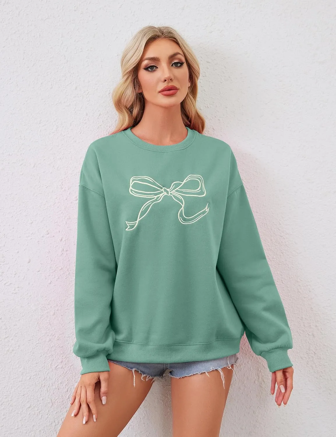 Women Bow Graphic Fleece Sweatshirts Oversized Embroidered Pullover Sweatshirts Crewneck Long Sleeve Going Out Tops